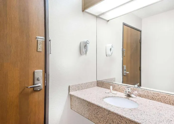 Super 8 By Wyndham Il Motel 2*